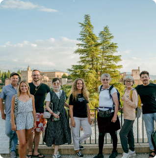 Grupo de alumnos haciendo turismo